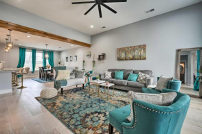 Chic Memphis Home with Deck about 2 Mi to Dtwn!